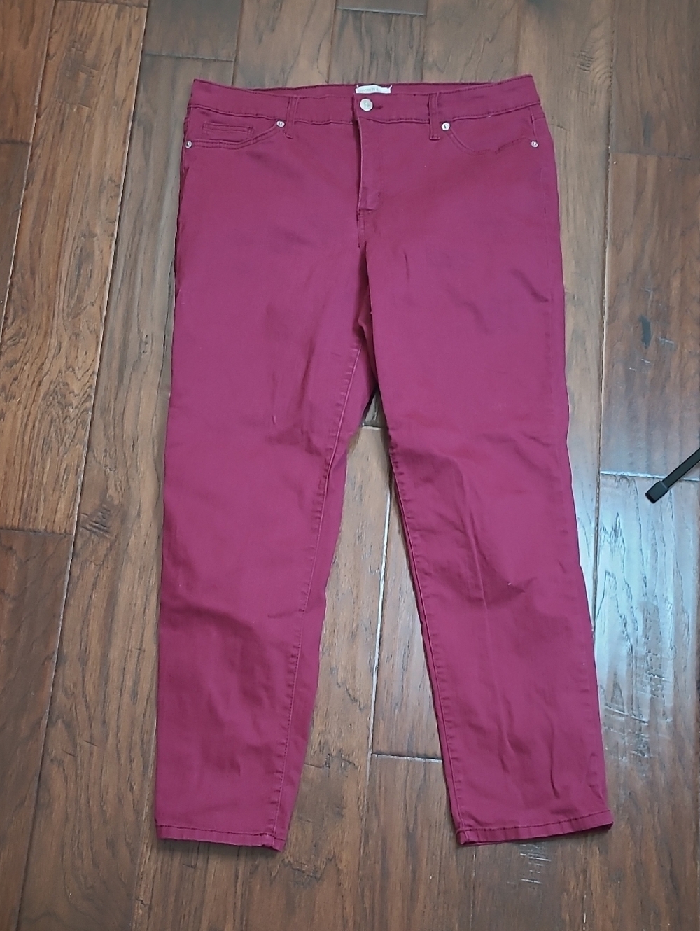 Crown & Ivy Cranberry Mid-Rise Straight Leg Jeans size 16